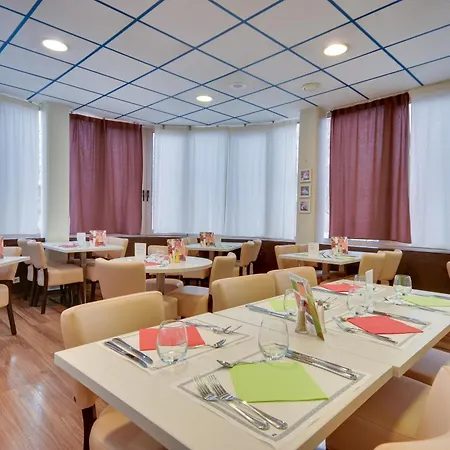 Brit Centre Hotel 3*