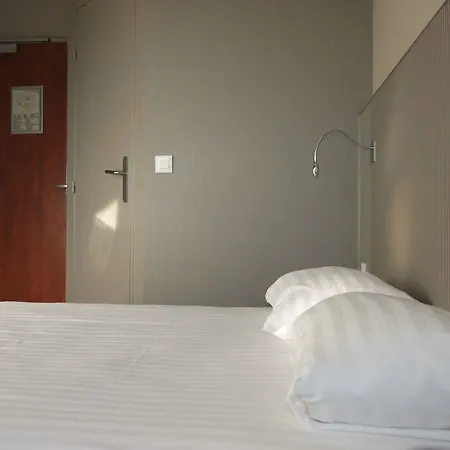 Brit Centre Hotel 3*