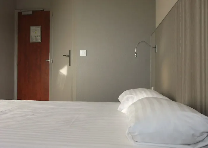 Brit Centre Hotel 3*