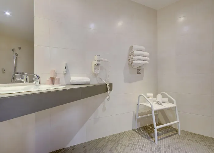 Brit Centre Hotel 3*