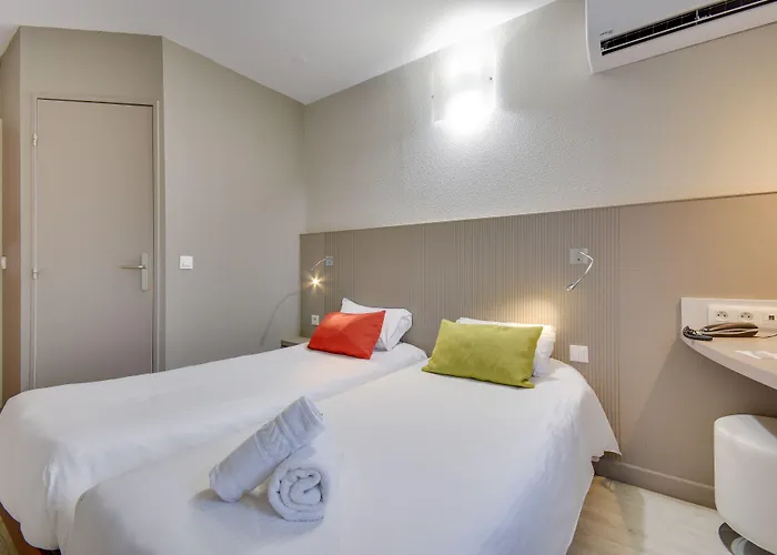 Brit Centre Hotel 3*