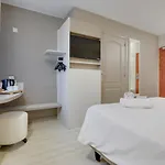 מלון Brit Centre 3*