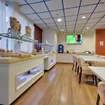 Brit Centre מלון 3*