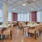 Brit Centre מלון