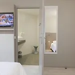 Brit Centre מלון ליל