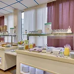 Brit Centre מלון