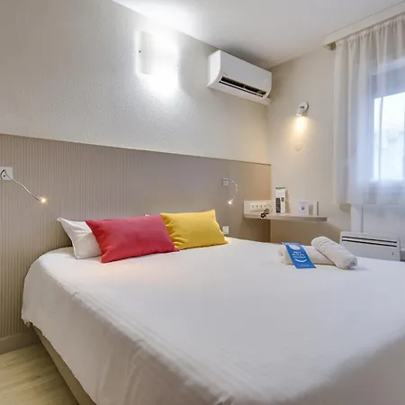 מלון Brit Centre 3*