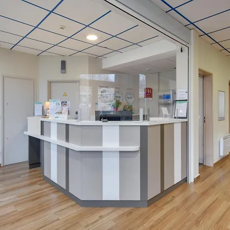 Brit Centre מלון 3*
