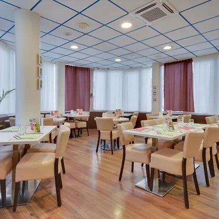 Brit Centre מלון