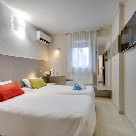 מלון Brit Centre 3*