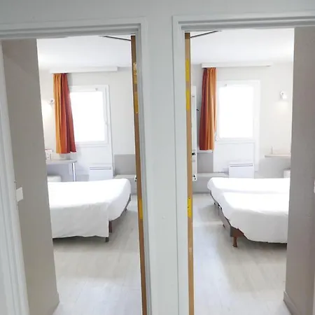 Brit Centre מלון 3*