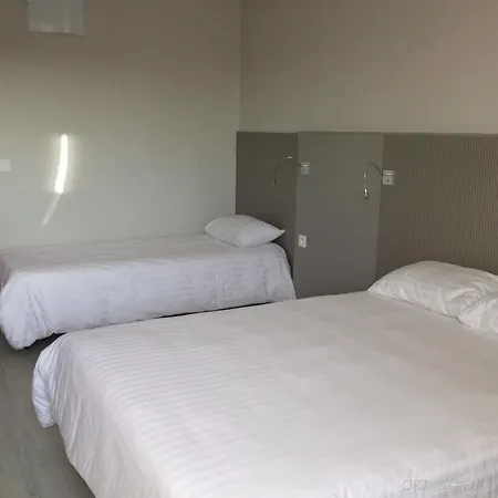 Brit Centre מלון 3*