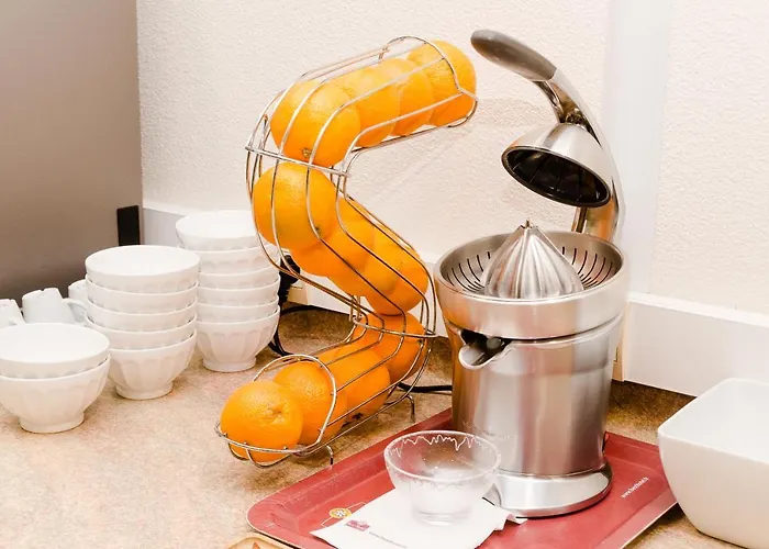 מלון Brit Centre 3*