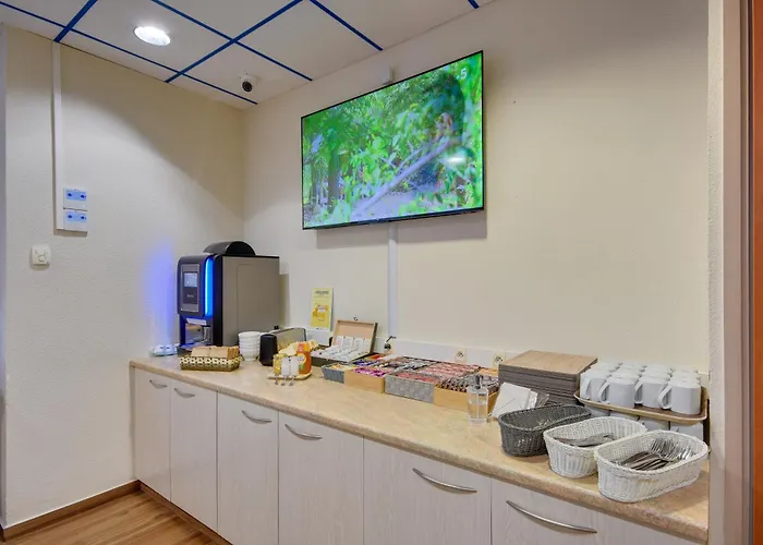 מלון Brit Centre