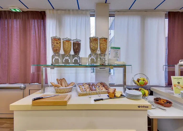 Brit Centre מלון