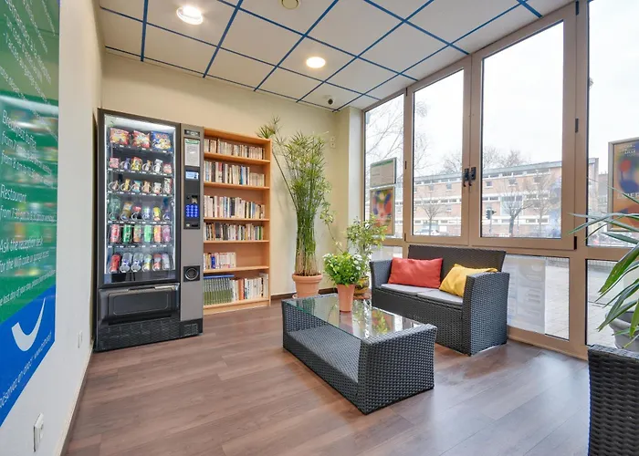 Brit Centre מלון