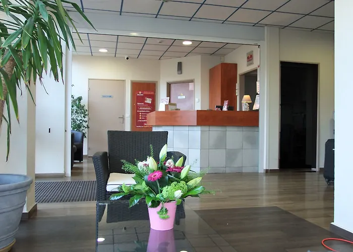 מלון Brit Centre 3*